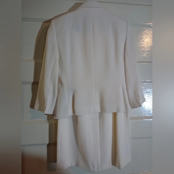 Sag harbor size 8 women's two-piece skirt/suit beautiful, like new - Picture 3 of 3